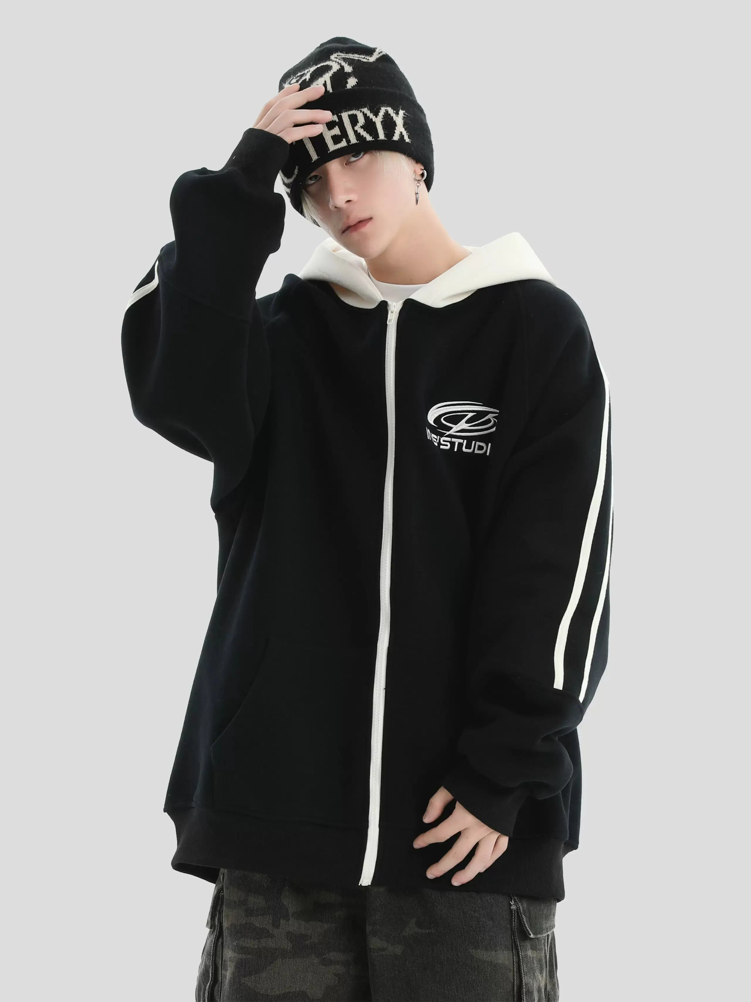 Contrast Embroidered Logo Zipped Hoodie