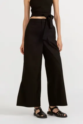 Donna Pleated-Hem Pants in Obsidian Black