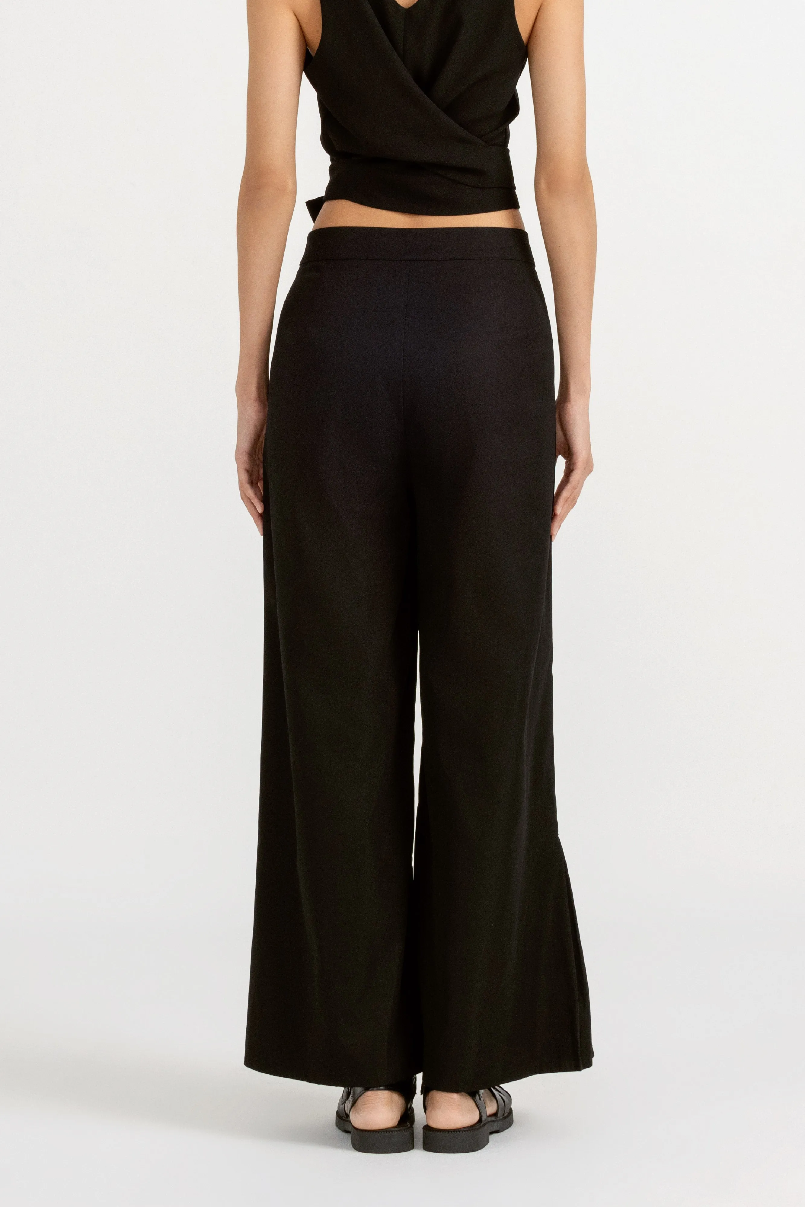 Donna Pleated-Hem Pants in Obsidian Black