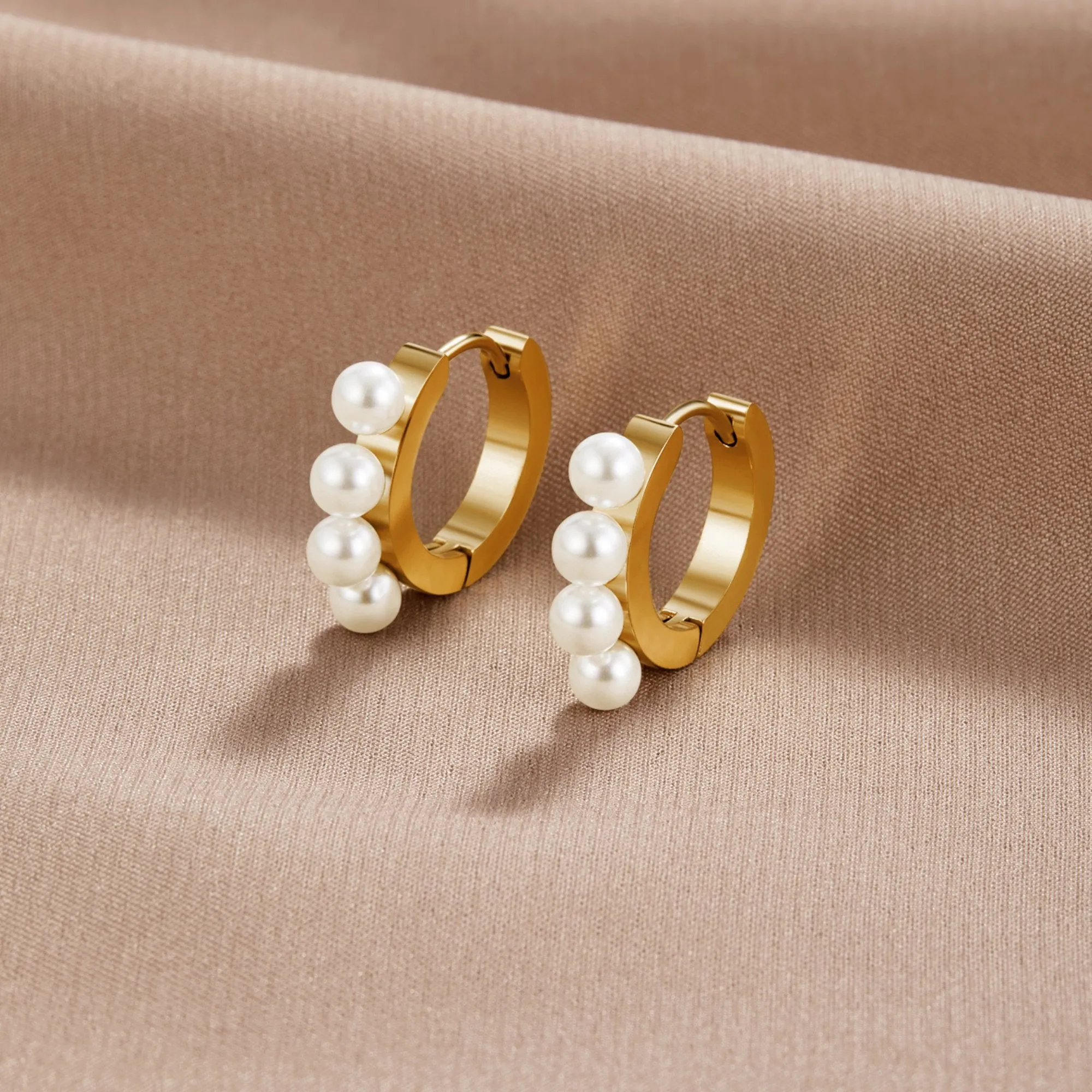 Hazel Pearl Hoop Earrings