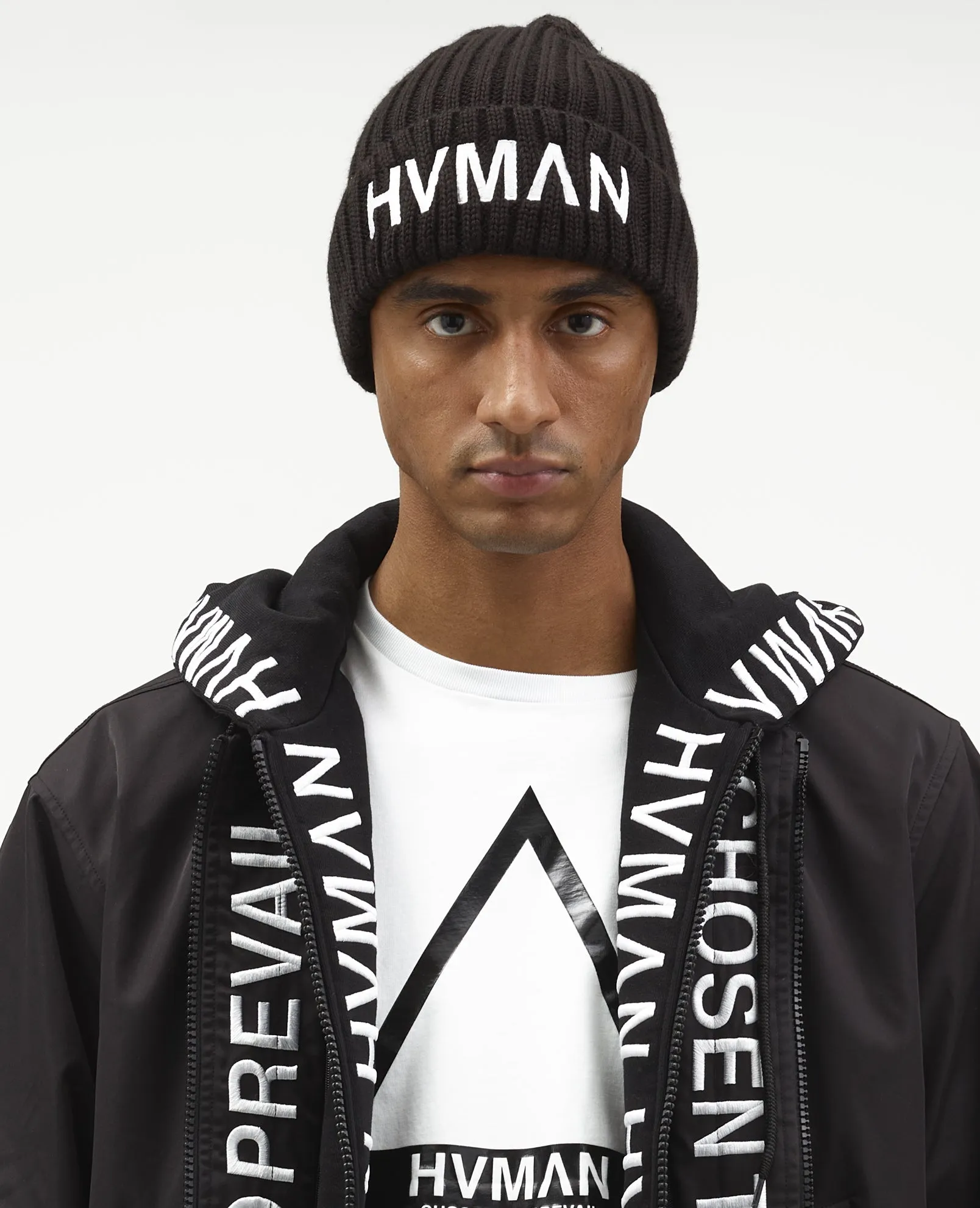 KNIT HAT IN BLACK